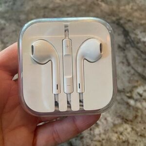 NEW Apple headphones with Jack